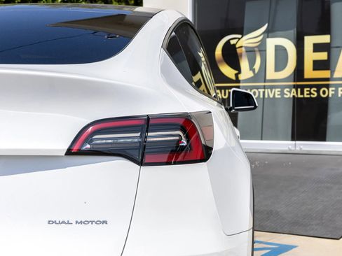 Used 2021 Tesla Model Y Long Range AWD/4WD image 13