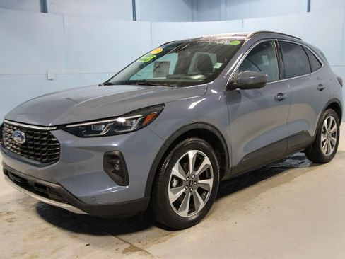 Used 2025 Ford Escape Platinum w/ Premium Technology Package image 31