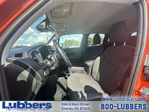 Used 2018 Jeep Renegade Altitude FWD image 11