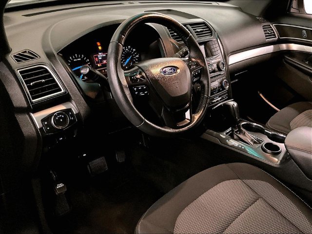 Used 2017 Ford Explorer XLT FWD image 13