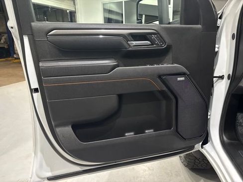 Used 2025 GMC Sierra 2500 AT4 image 12