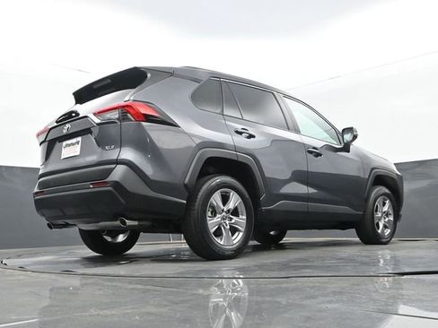 Used 2022 Toyota RAV4 XLE w/ Convenience Package FWD image 28