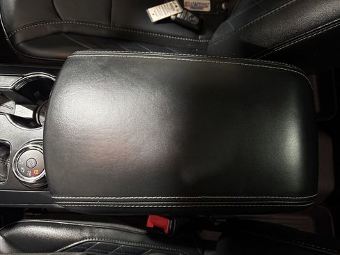 Used 2018 Ford Explorer Platinum image 21