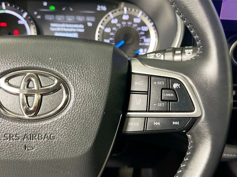 Used 2026 Toyota Highlander XLE AWD/4WD image 19