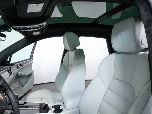 New 2026 Porsche Macan GTS image 5
