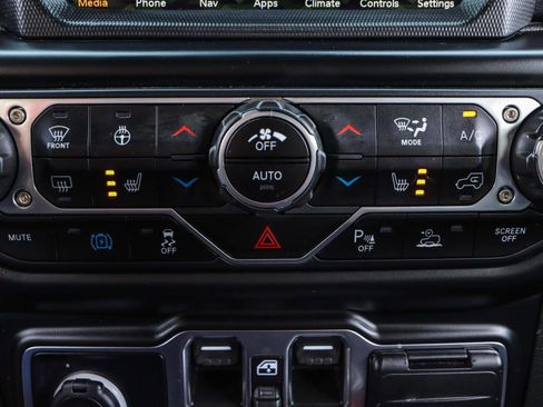 Used 2022 Jeep Wrangler Unlimited Sahara image 14