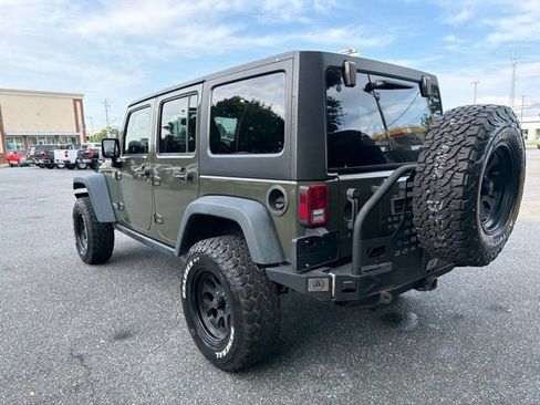 Used 2015 Jeep Wrangler Unlimited Rubicon w/ Connectivity Group AWD/4WD image 7