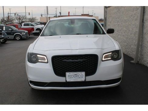Used 2022 Chrysler 300 Touring w/ Sport Appearance Package image 11