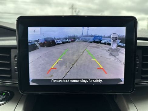 Used 2020 Ford Explorer XLT w/ Comfort Package image 16