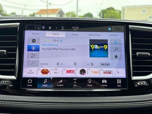 Used 2023 Chrysler Pacifica Limited w/ Uconnect Theater Family Group image 24