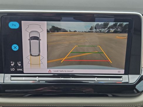 Used 2024 Volkswagen Atlas SE FWD image 10