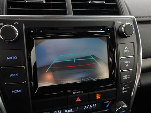 Used 2016 Toyota Camry XLE w/ Moonroof Package FWD image 27