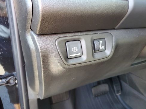 Used 2023 GMC Acadia SLE w/ Driver Convenience Package image 10