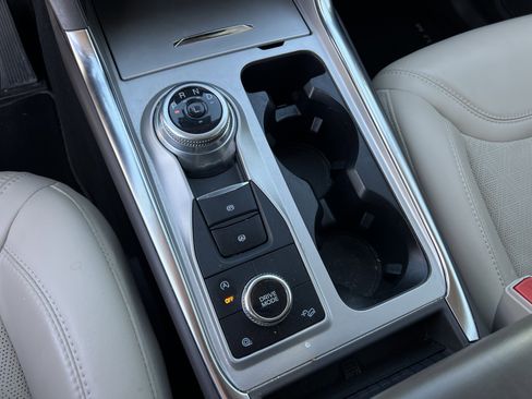 Used 2022 Ford Explorer Platinum w/ Equipment Group 601A image 26