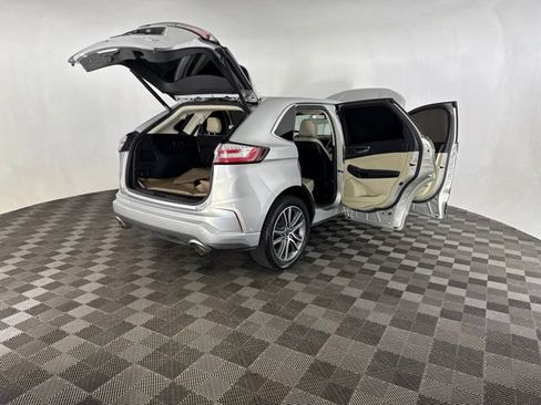 Used 2019 Ford Edge Titanium w/ Equipment Group 301A AWD/4WD image 16