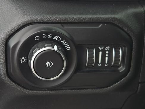 Used 2021 Jeep Wrangler Unlimited Sahara AWD/4WD image 27