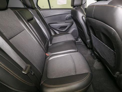 Used 2020 Chevrolet Trax LT w/ LT Convenience Package AWD/4WD image 20