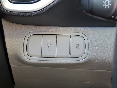 Used 2025 Hyundai Venue SEL FWD image 23