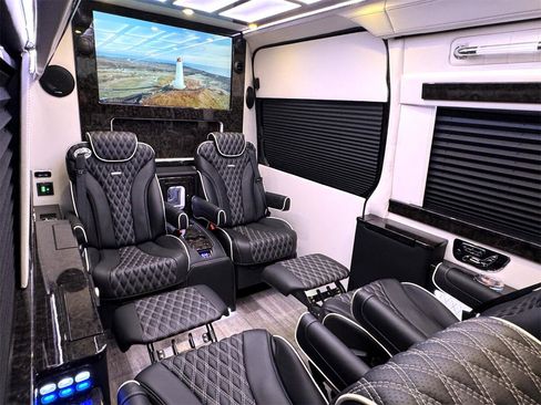 Used 2023 Mercedes-Benz Sprinter 3500 w/ Parking Package image 38