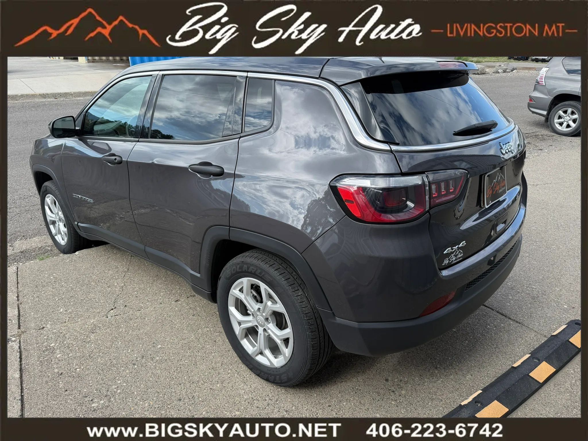 Used 2024 Jeep Compass Sport AWD/4WD image 5