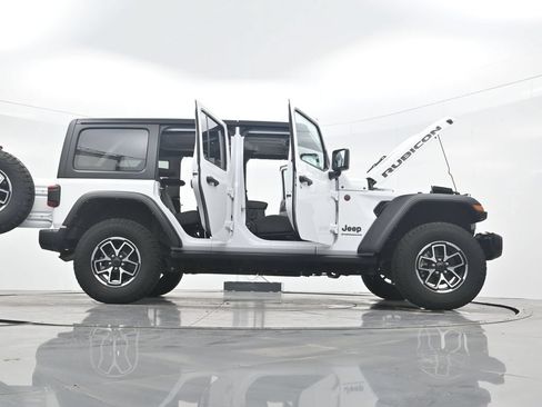Used 2024 Jeep Wrangler Unlimited Rubicon AWD/4WD image 44