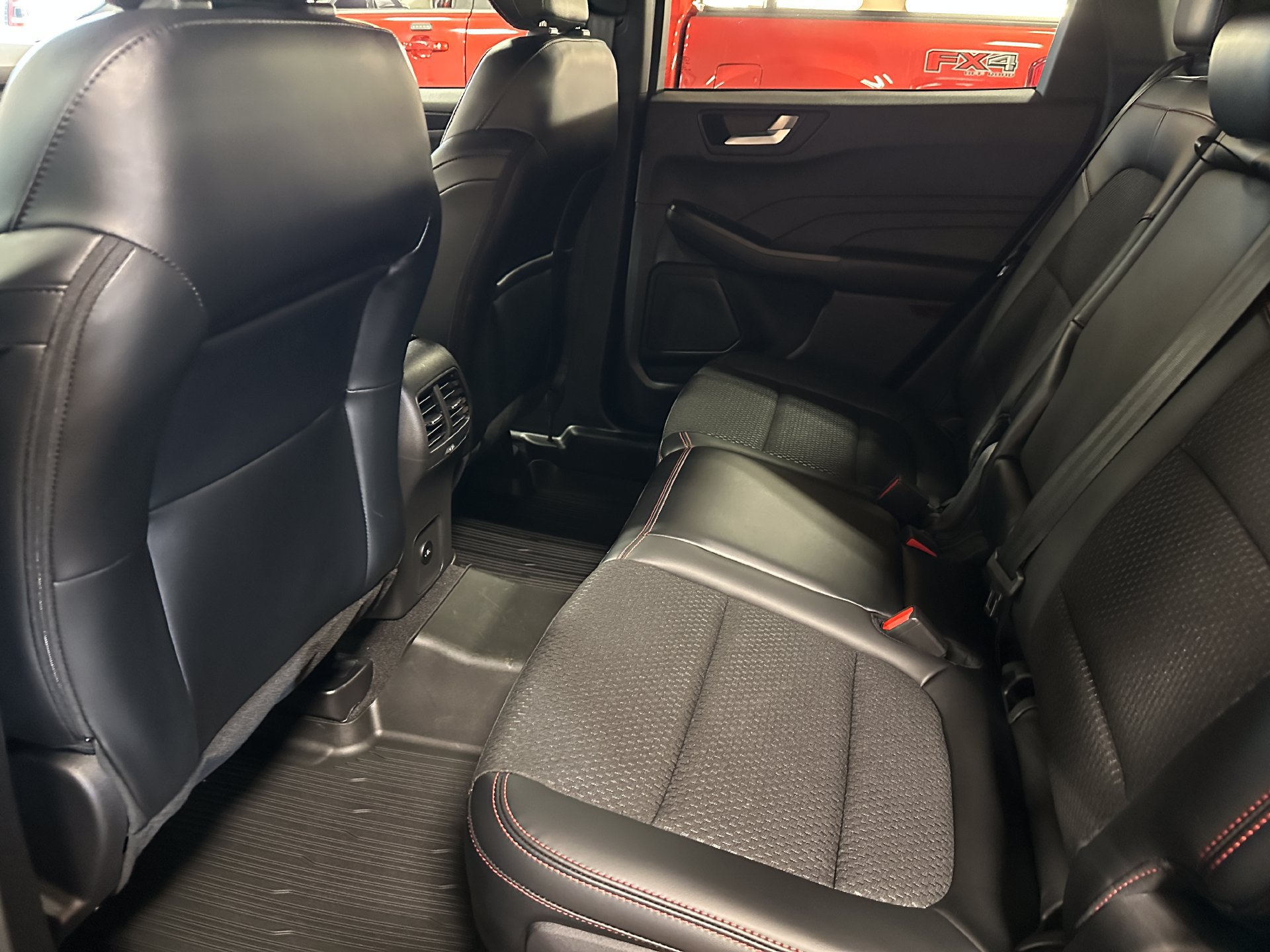 Used 2025 Ford Escape ST-Line AWD/4WD image 17