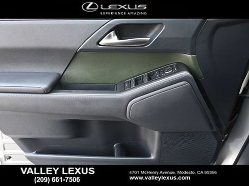 Used 2025 Lexus GX 550 AWD/4WD image 12