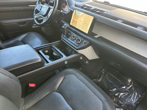 Used 2023 Land Rover Defender 130 X-Dynamic SE image 19
