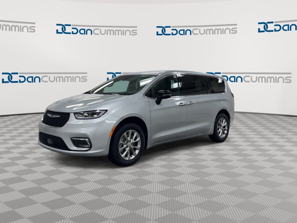 New 2026 Chrysler Pacifica Select AWD/4WD image 4