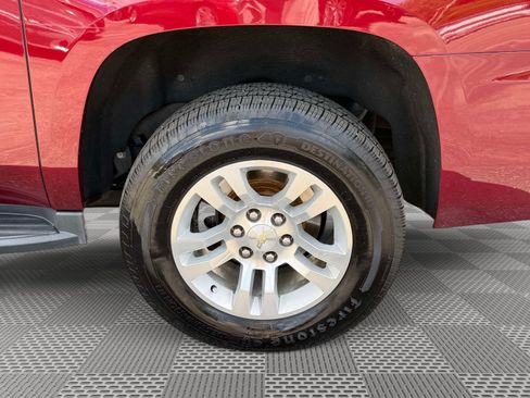 Used 2020 Chevrolet Suburban LT w/ Luxury Package AWD/4WD image 32