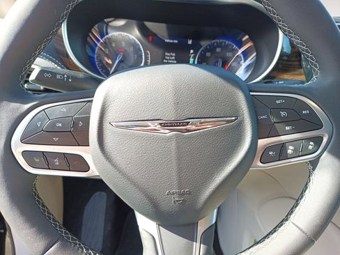 Certified 2024 Chrysler Pacifica Limited image 13