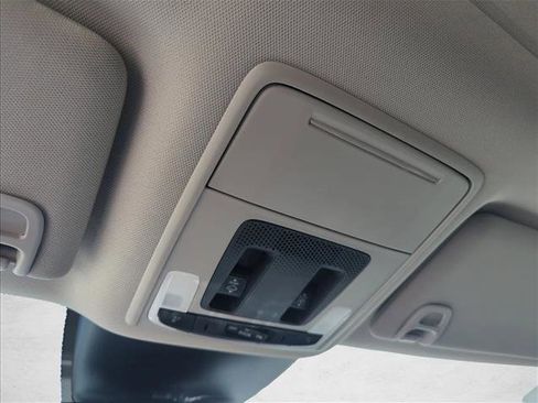 Used 2025 Honda Pilot Touring image 12