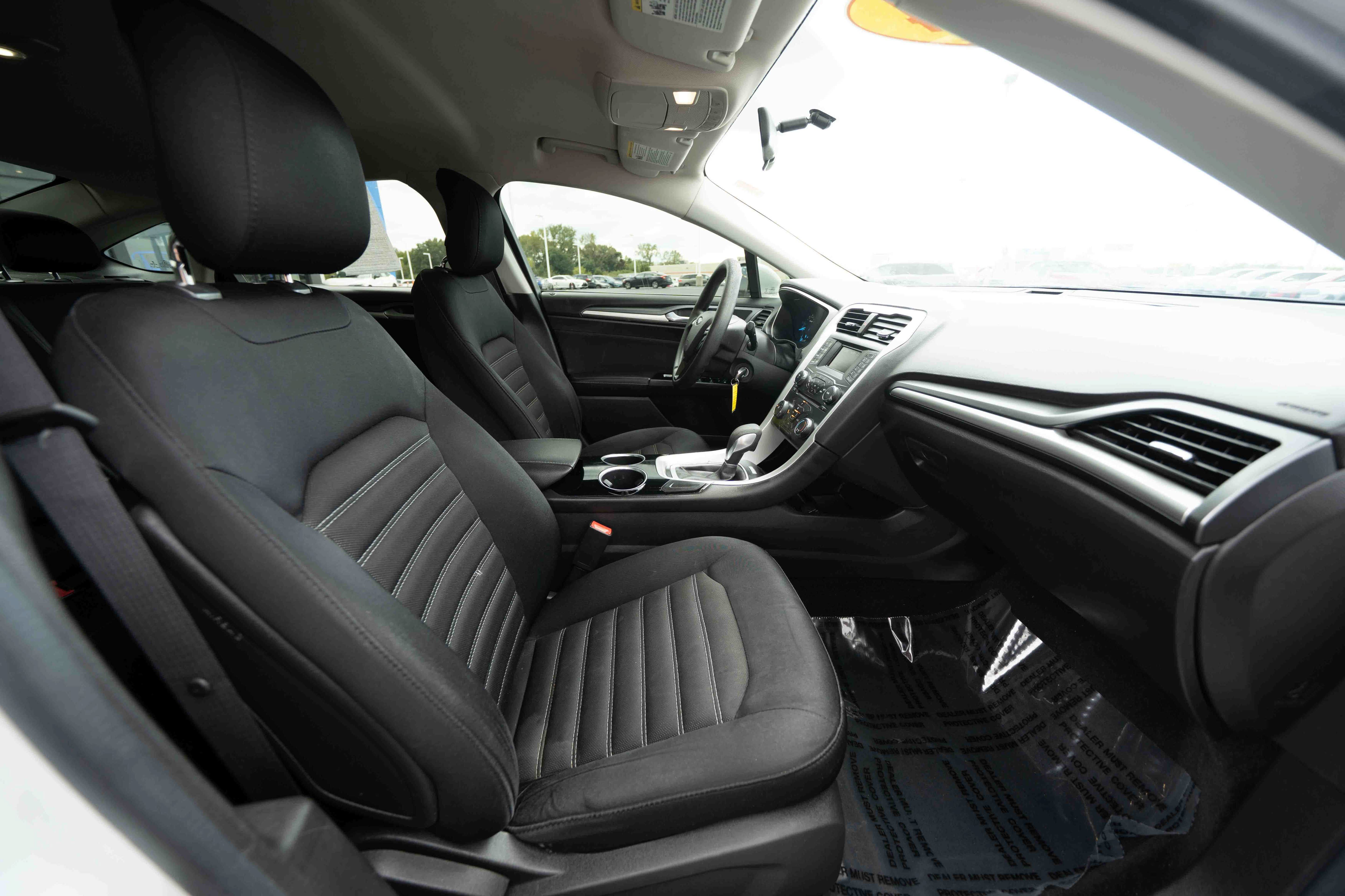 Used 2014 Ford Fusion SE FWD image 26