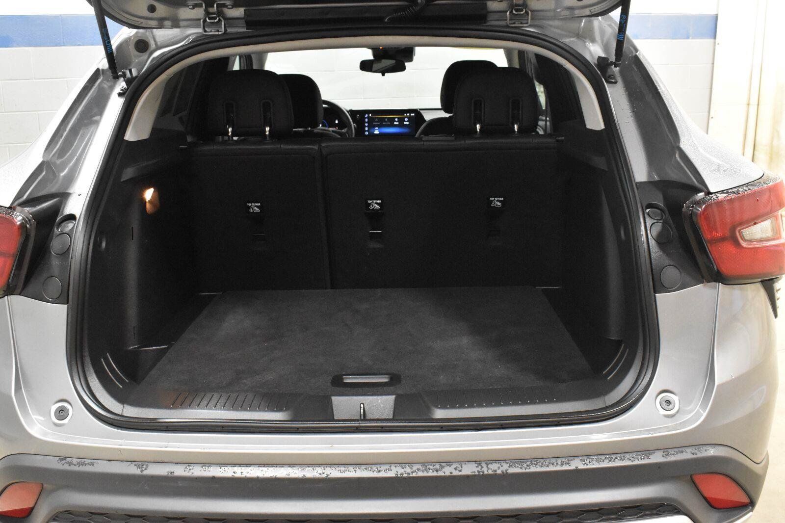 Used 2025 Chevrolet Trax LT FWD image 23