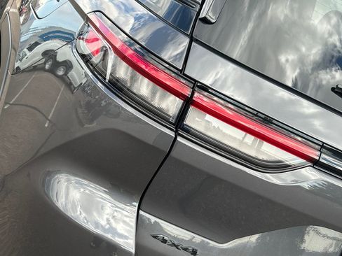 Used 2023 Jeep Grand Cherokee Altitude image 24