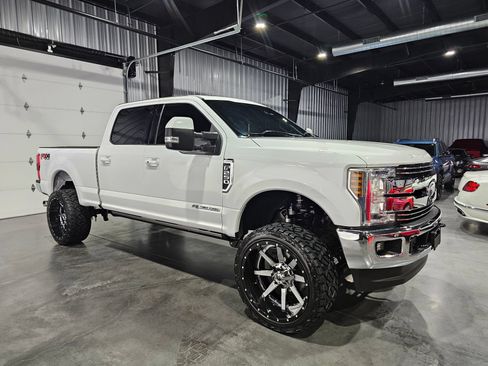 Used 2018 Ford F250 Lariat w/ Lariat Ultimate Package AWD/4WD image 2