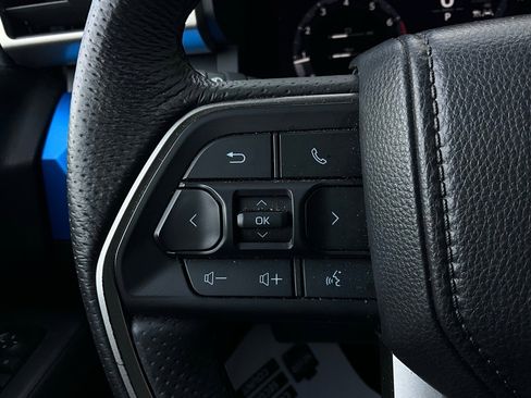 Used 2025 Toyota Tacoma TRD Off-Road image 33