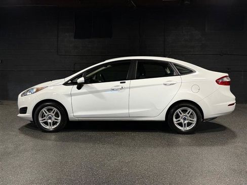 Used 2018 Ford Fiesta SE image 2