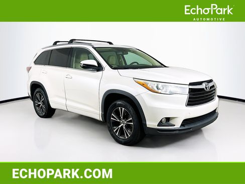 Used 2016 Toyota Highlander XLE image 1