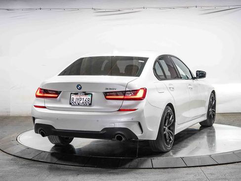 Used 2019 BMW 330i Sedan w/ M Sport Package RWD image 4