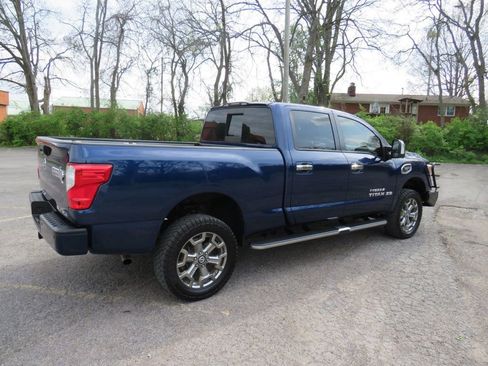 Used 2019 Nissan Titan SL w/ Texas Titan Edition image 6