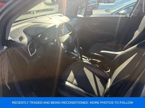 Used 2019 Chevrolet Trax LT w/ LT Convenience Package AWD/4WD image 3