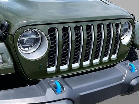 Used 2022 Jeep Wrangler Unlimited Sahara w/ Cold Weather Group AWD/4WD image 29
