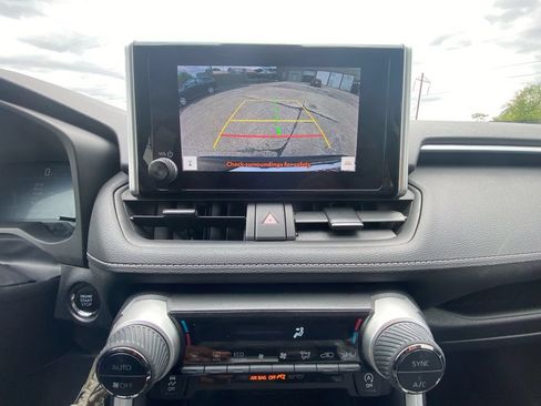 Used 2024 Toyota RAV4 XLE AWD/4WD image 21