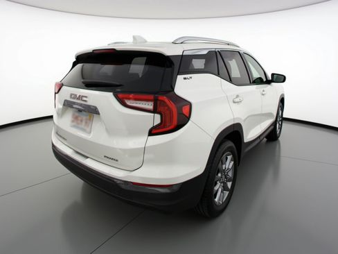 Used 2024 GMC Terrain SLT image 9