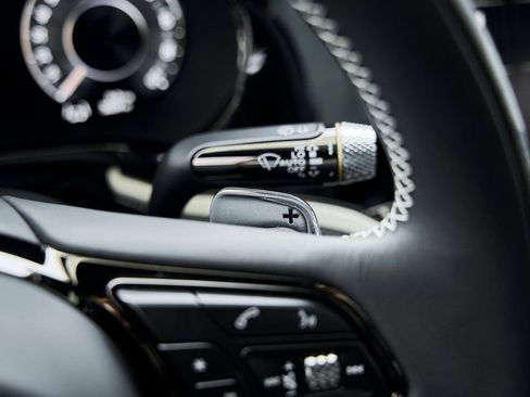 Used 2025 Bentley Flying Spur Plug-In Hybrid image 68