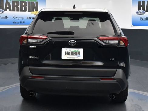 Used 2022 Toyota RAV4 LE FWD image 4