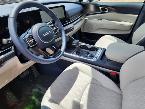 New 2026 Kia Carnival SX w/ SX Dark Edition Package image 8