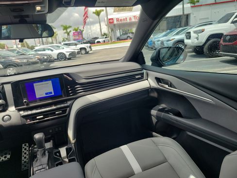 Used 2025 Toyota Camry SE FWD image 18
