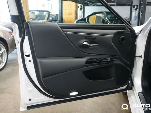 Used 2022 Lexus ES 300h FWD image 10